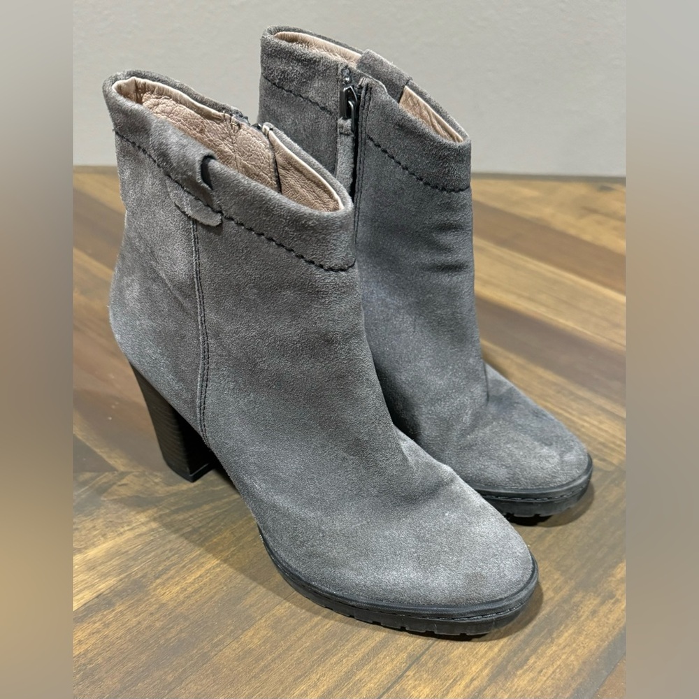 Biala Booties Womens 6 Gray Suede Kelsey Ankle Boot Heel Neutral Classic Leather